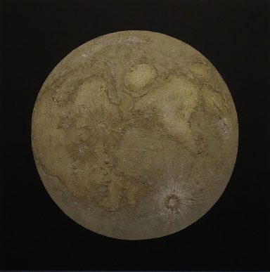 Vollmond Mystisch und symbolisch, Nah und doch Fern. Vollmond, golden schimmernd, vor dunklem Himmel.
